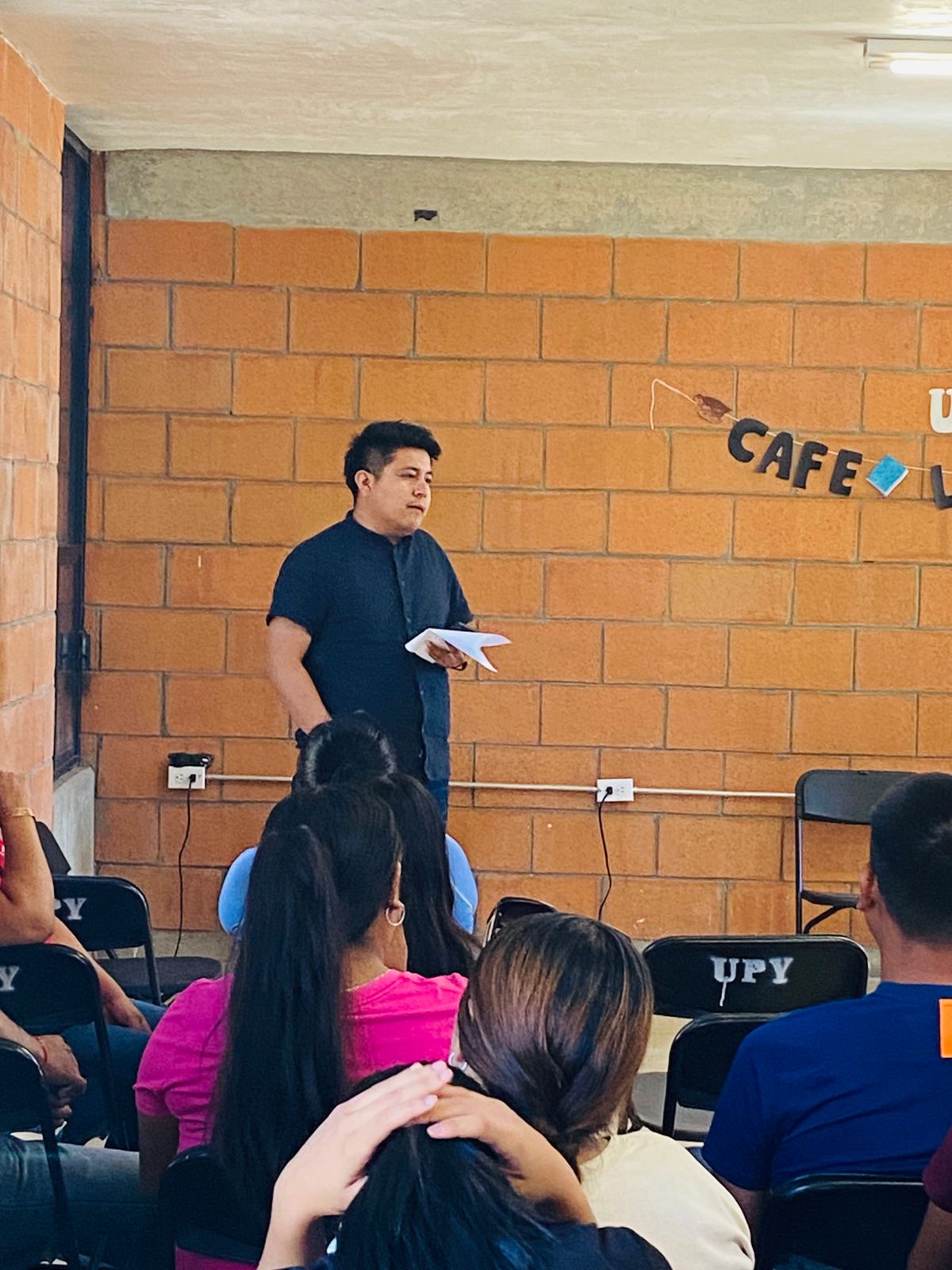 Cafe Literario en la UPY